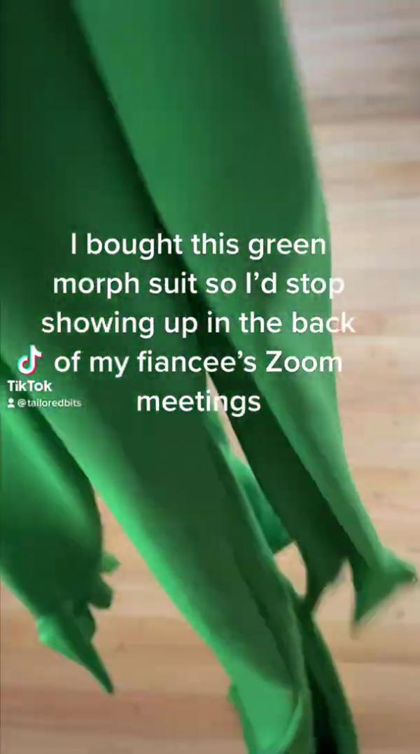 怕打擾未婚妻視像會議 男友穿綠幕衣扮隱形人效果爆笑