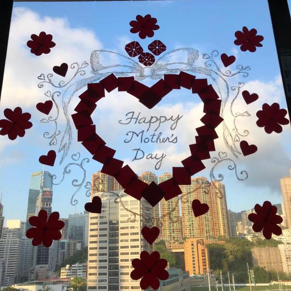 灣仔隔離酒店推母親節慶祝活動 「隔著玻璃對媽媽說愛你」！