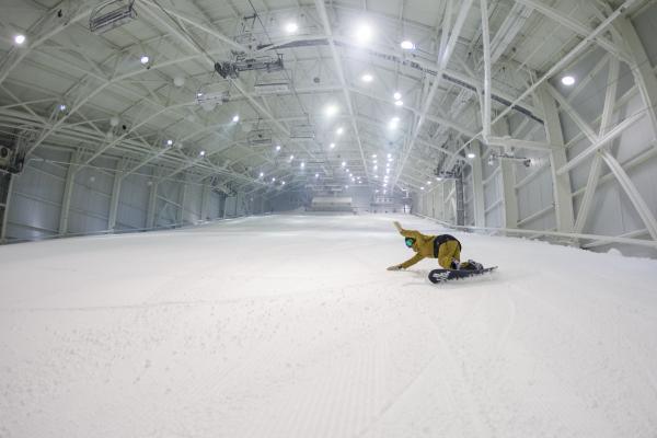 北美第一個室內滑雪場 Big SNOW 四季白滑