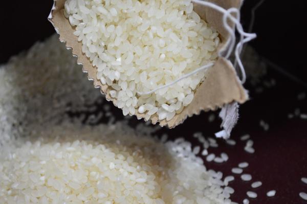 澳洲研究：超市食米含微塑膠 即食飯塑膠含量比生米多4倍 長期攝取或增罹癌風險