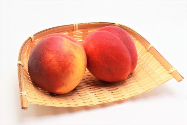 油桃（桃駁李）無絨毛可以連皮食，酸味比其他桃品種突出