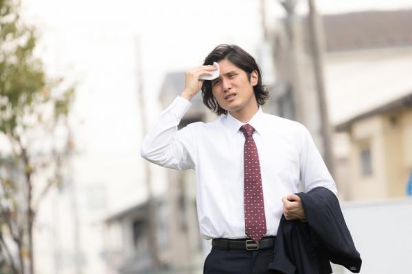 調整工作安排，在較涼快的時段工作。如必須在炎熱環境下工作，儘可能在工作地點加設遮蔭，配以循序漸進的工作速度，並於定時在涼快處休息，讓體力回復