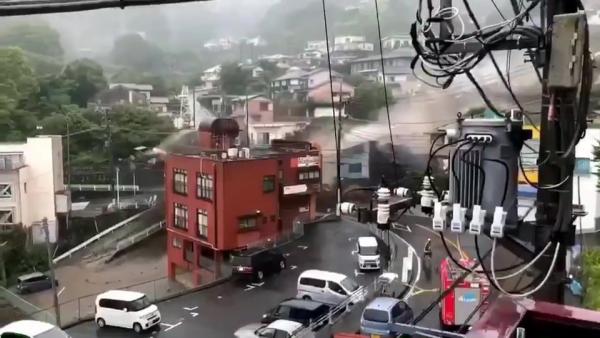 日本神奈川靜岡2縣歷史性暴雨 熱海發生泥石流2死約20失蹤、箱根蘆之湖水位上漲