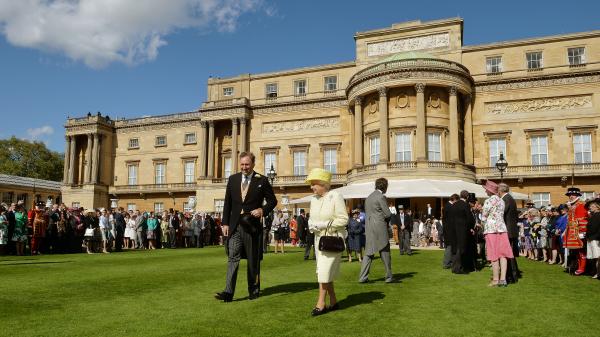 英女皇每年都會在白金漢宮花園舉行 party。