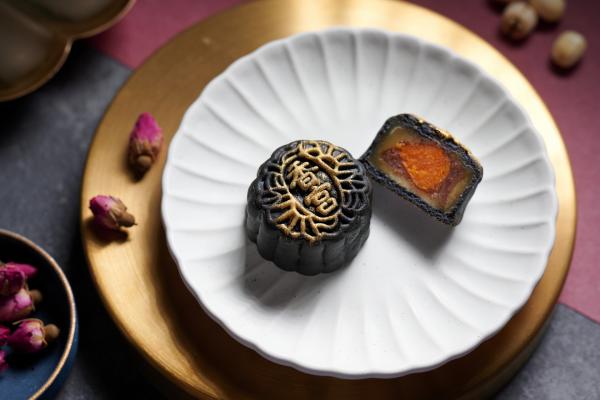 迷你黑金玫瑰糖白蓮蓉蛋黃月餅(八件裝)HK8 迷你黑金玫瑰糖白蓮蓉蛋黃月餅(八件裝)HK8