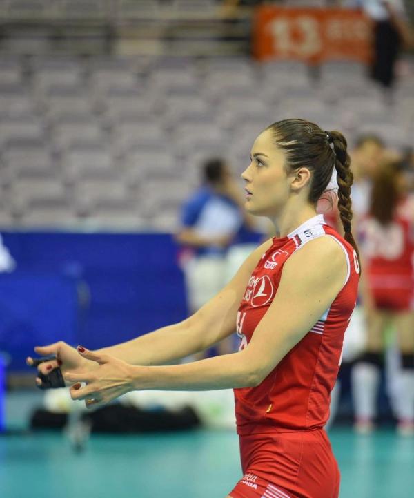土耳其女子排球隊美女如雲 18號副攻﹑7號主攻擁逆天顏值！ 18號Zehra Güneş