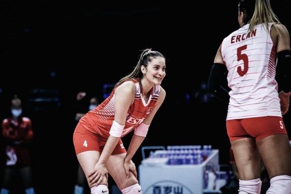 土耳其女子排球隊美女如雲 4號Tuğba Şenoğlu (主攻)