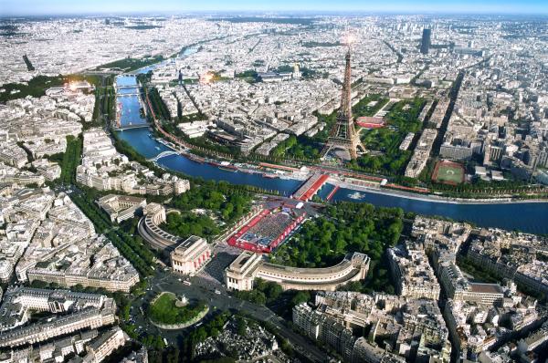 塞納河上的耶拿橋( Pont d'Iéna)坐落於巴黎鐵塔下，長155米及寬35米，將會舉行三項鐵人、 公路單車賽及田徑賽事。