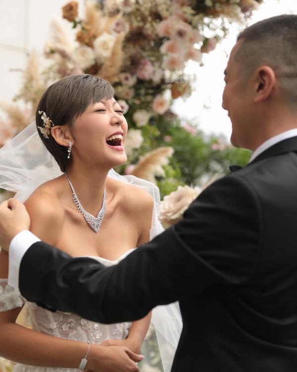 結婚相變瘋狂Key圖 洪永城梁諾妍新加坡、馬丘比丘影結婚相？