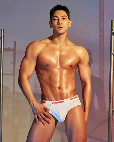신동우 SHIN Dong Woo 年齡 : 30 身高 : 187cm 重量 : 82kg 職業：整形外科醫生
