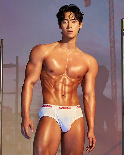 한정완 HAN Jung Wan 年齡 : 24 身高 : 182cm 重量 : 77kg 職業：學生