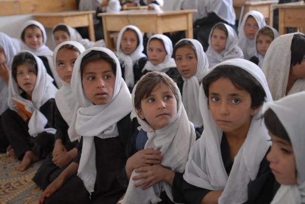 阿富汗塔利班對女性29條禁令曝光 剝奪女性自由！無得讀書/要男性陪先可出街/規定服裝