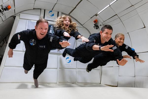 SpaceX首個平民太空旅行搭「靈感4」出發 億萬富翁做領航員 目標籌2億美元助兒童醫學研究
