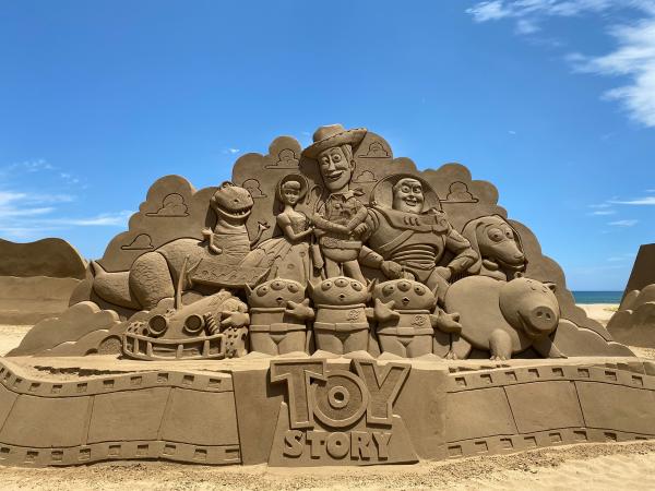 新北福隆國際沙雕藝術季2021開展 Pixar主題還原胡迪、巴斯光年