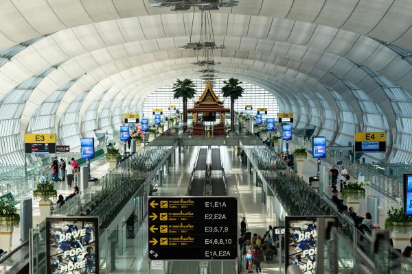 泰國開關首2日6人確診 共4千多名旅客入境曼谷
