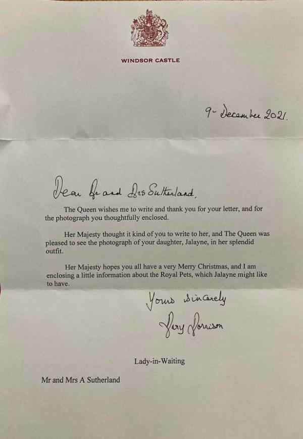 美國1歲女童萌扮英女王 獲英國王室回信讚美喜出望外