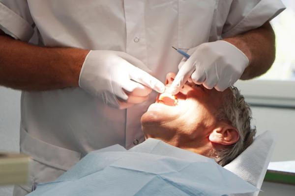 美國無良牙醫故意鑽爛病人牙 3年騙取3200萬 病人慘被屈蛀牙做手術