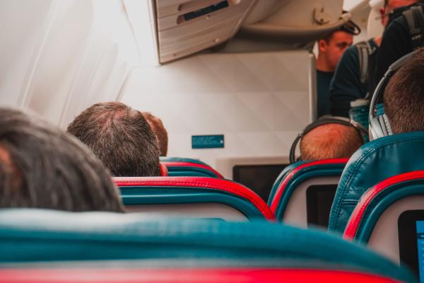 歐盟落實撤飛機、機場口罩令 周一起旅客可不戴口罩登機