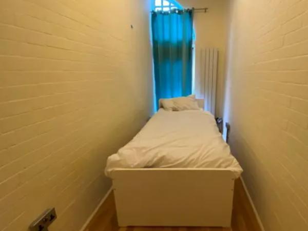 倫敦月租1.8萬單位被嘲似監房 睡房奇窄！廣告：豪華三房公寓