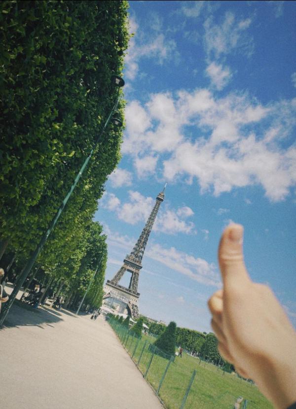 姜濤行蹤成謎?今晨突現身在巴黎 去巴黎鐵塔打卡更專程到「這裡」影相