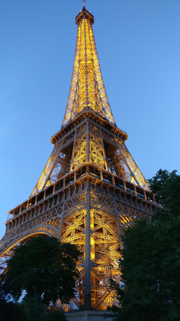 巴黎鐵塔幾乎全部生鏽 有結構危險 需花6000萬歐元重新上漆