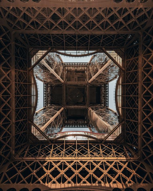 巴黎鐵塔幾乎全部生鏽 有結構危險 需花6000萬歐元重新上漆