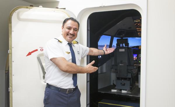 東京酒店首創飛行體驗Staycation 模擬駕駛波音737客機 重回香港啟德機場