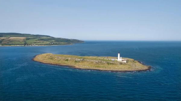 港幣350萬足以買起蘇格蘭小島 擁獨立大屋與燈塔 2大問題嚇走買家