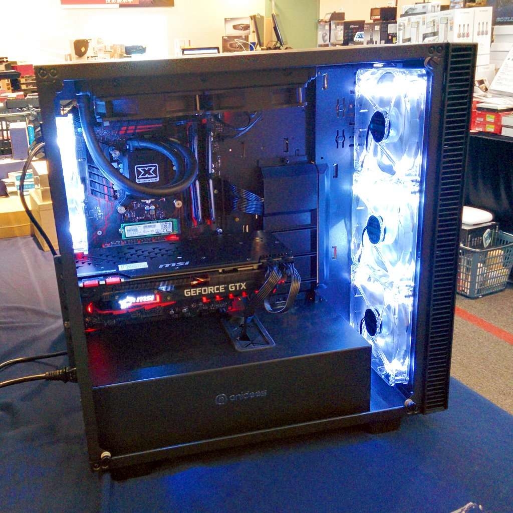 免組裝!玻璃面 × RGB 光效 耀目 Gaming PC 現成機 - ezone.hk - 科技焦點 - 5G流動 - D170621