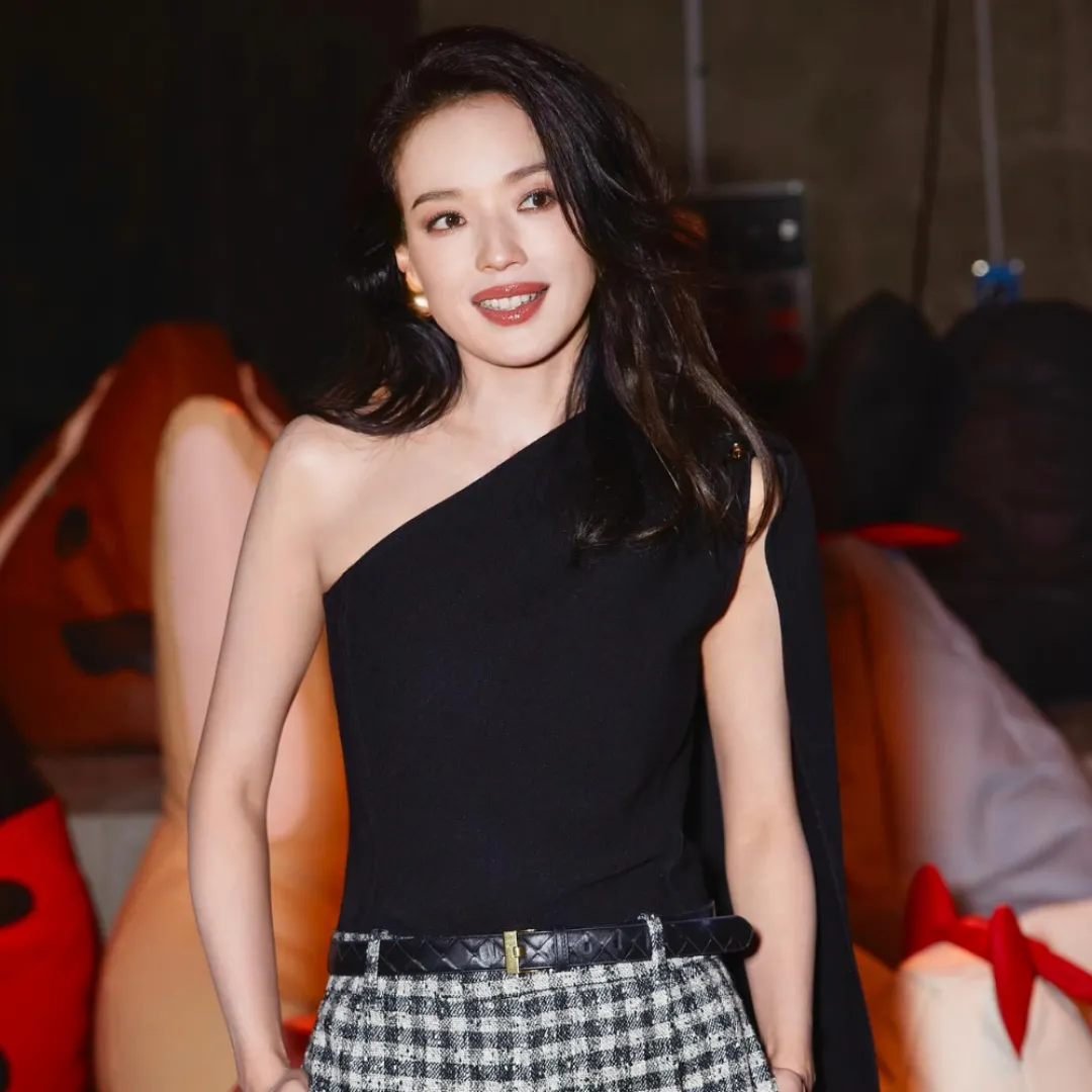 48歲舒淇超近自拍驚現滿鼻雀斑！？ 9字留言揭真相意外曝光皮膚真實狀態！