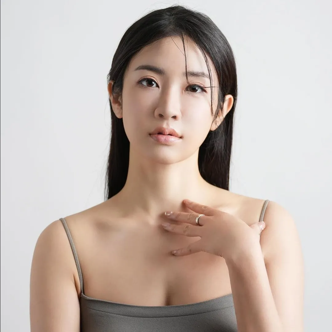 前東張女神利穎怡北上拍劇即做女一！離巢後享天后級待遇獲多人服侍妝髮！