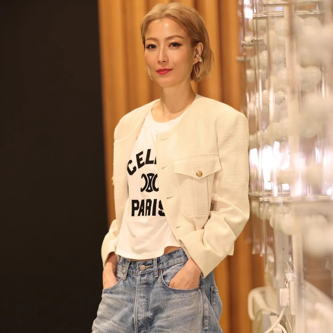 鄭秀文18歲清純長相曝光惹網民熱議！入行拍劇即做女一演技備受讚嘆！