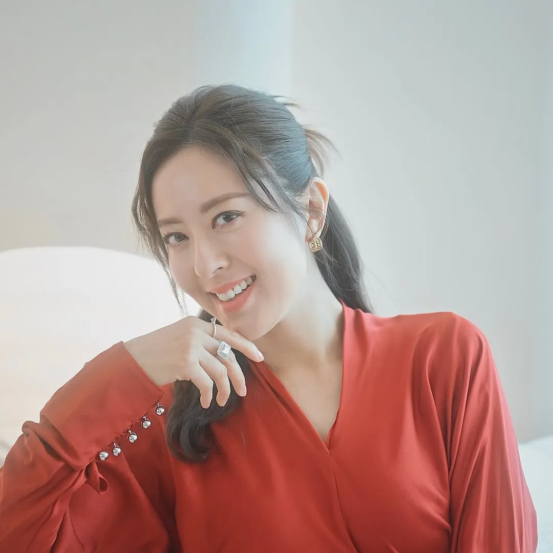 唐詩詠被爆搬入2千呎半山豪宅！離巢後做老闆吸金力加倍驚人！