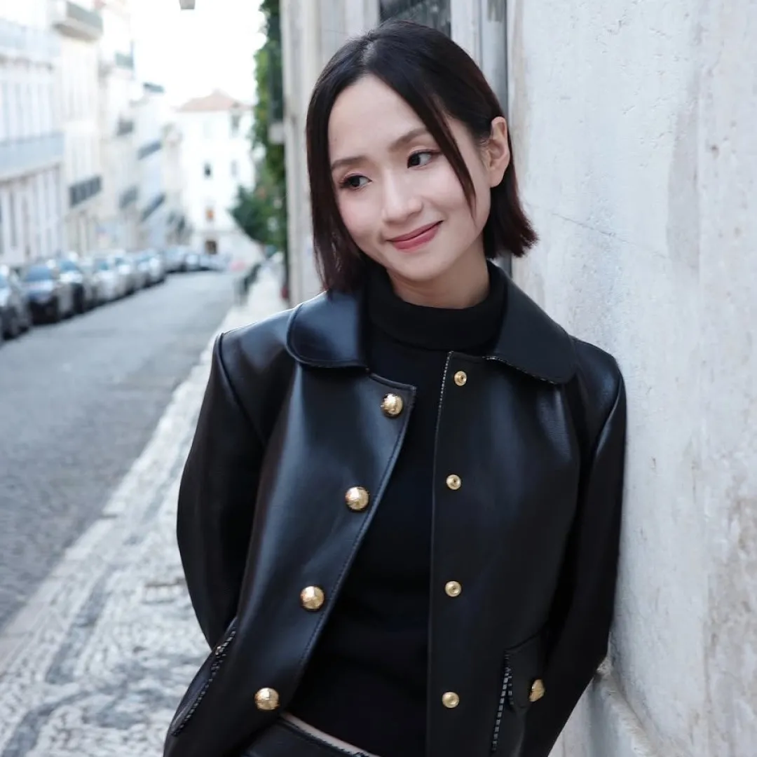 梁雍婷激罕性感低胸長裙晒事業線！坦言為拍劇不抗拒裸露演出！