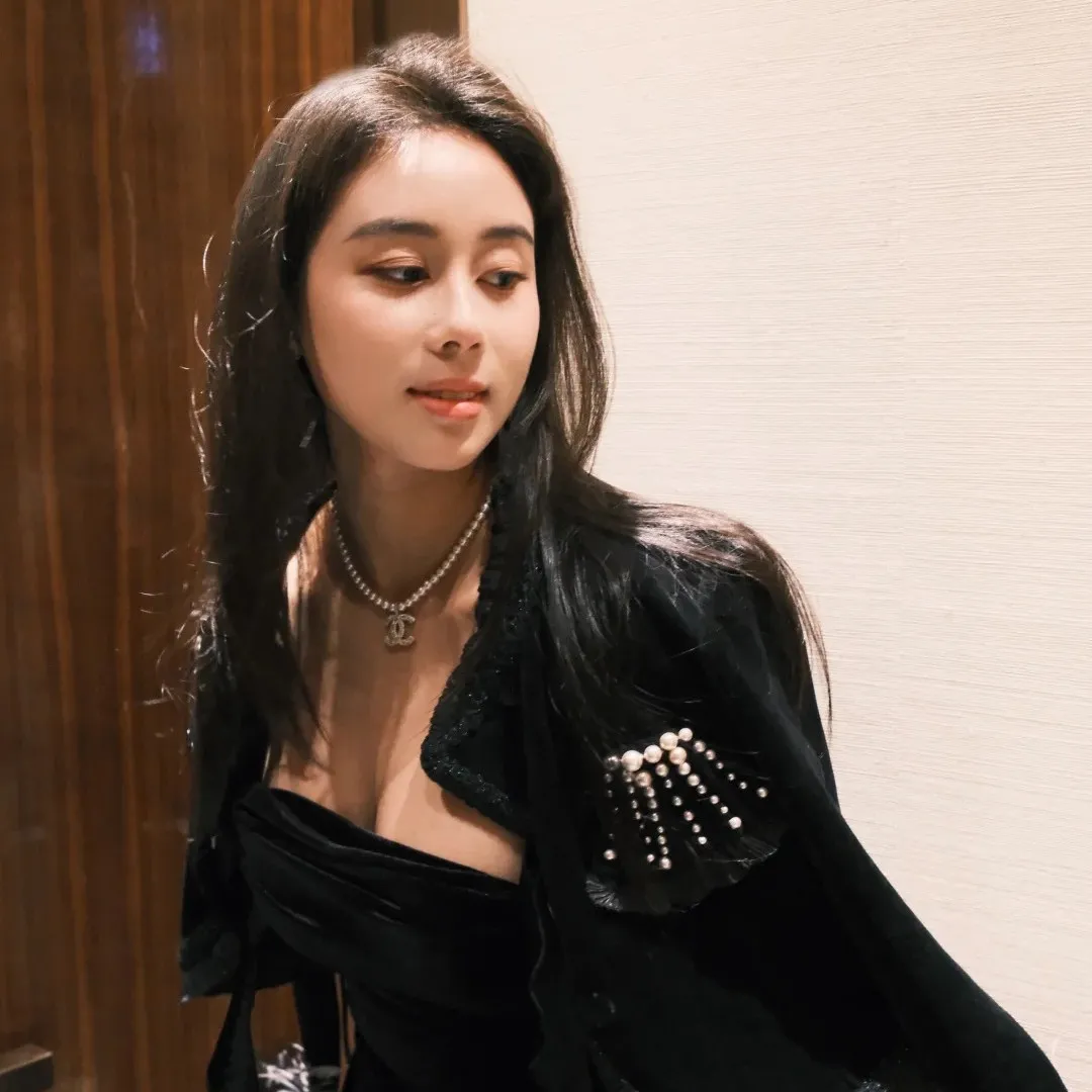 賭王千金何超欣擁7億身家都要食杯麵？！貼地舉動親民個性獲激讚「超級荀盤」！ 