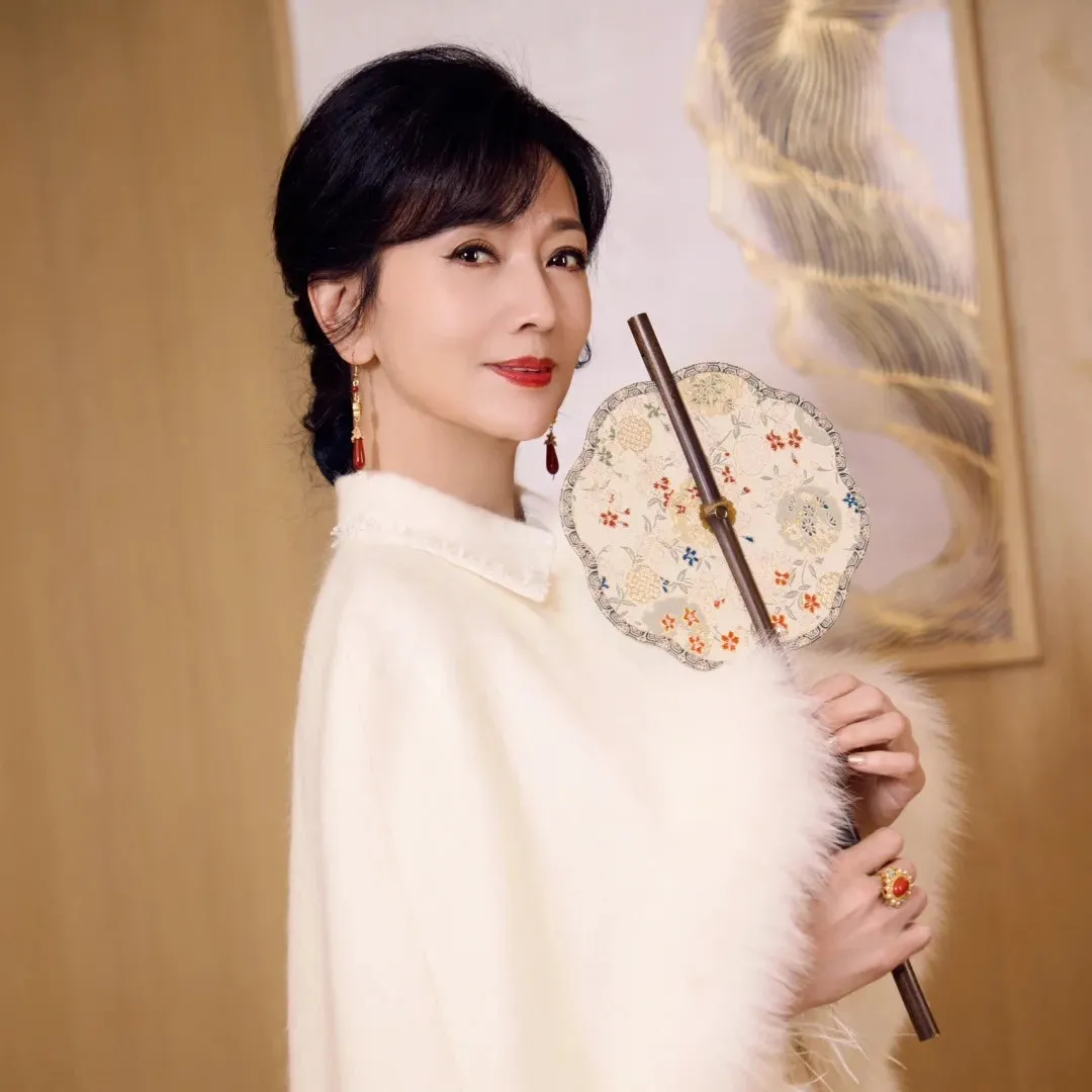 TVB「不老女神」趙雅芝生圖曝光近況！ 一理由機場行禮遇通道掀熱議