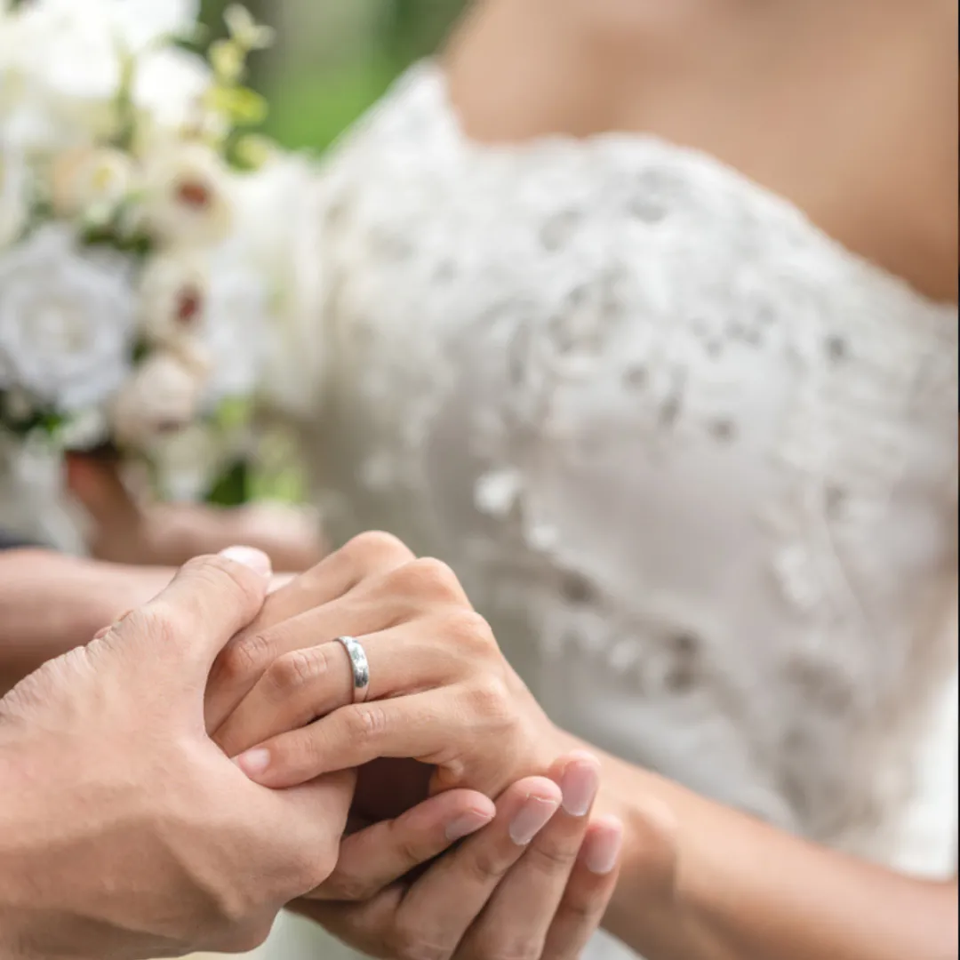 結婚吉日2025：命理師教揀宜嫁娶結婚好日子 蛇年結婚擇日注意事項！