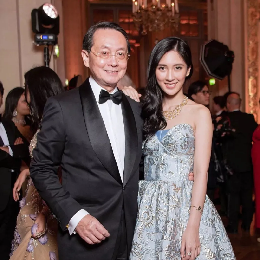 前TVB花旦千金女兒激罕曝光！同框何超欣獲封「最美星二代」！