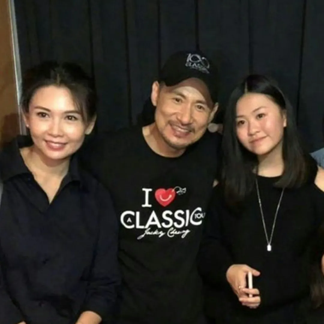 沈月、林愷鈴現身高訂時裝展！「最美星二代」同場獲讚似公主出巡 ！