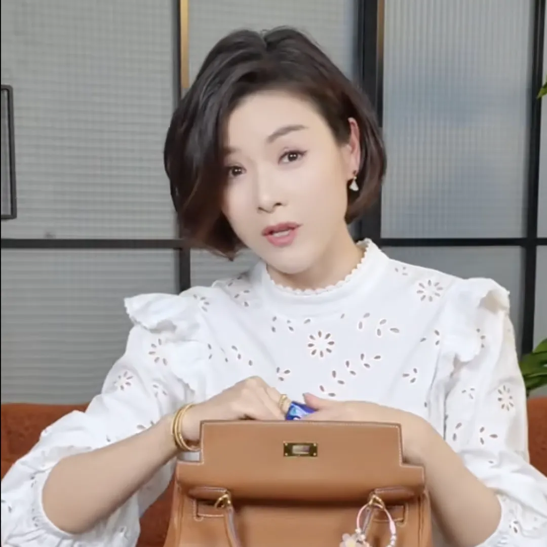 陳茵媺竟用OO裝愛馬仕手袋！ 大爆老公陳豪最愛一物揭夫妻私下關係