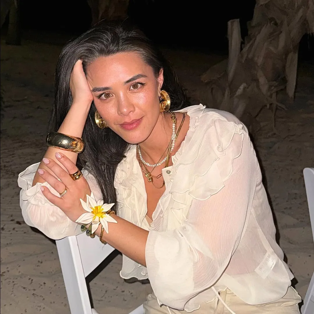 鍾麗緹27歲大女泳衣大解放逼爆上圍險走光！狂晒性感照谷深長事業線震撼視覺！