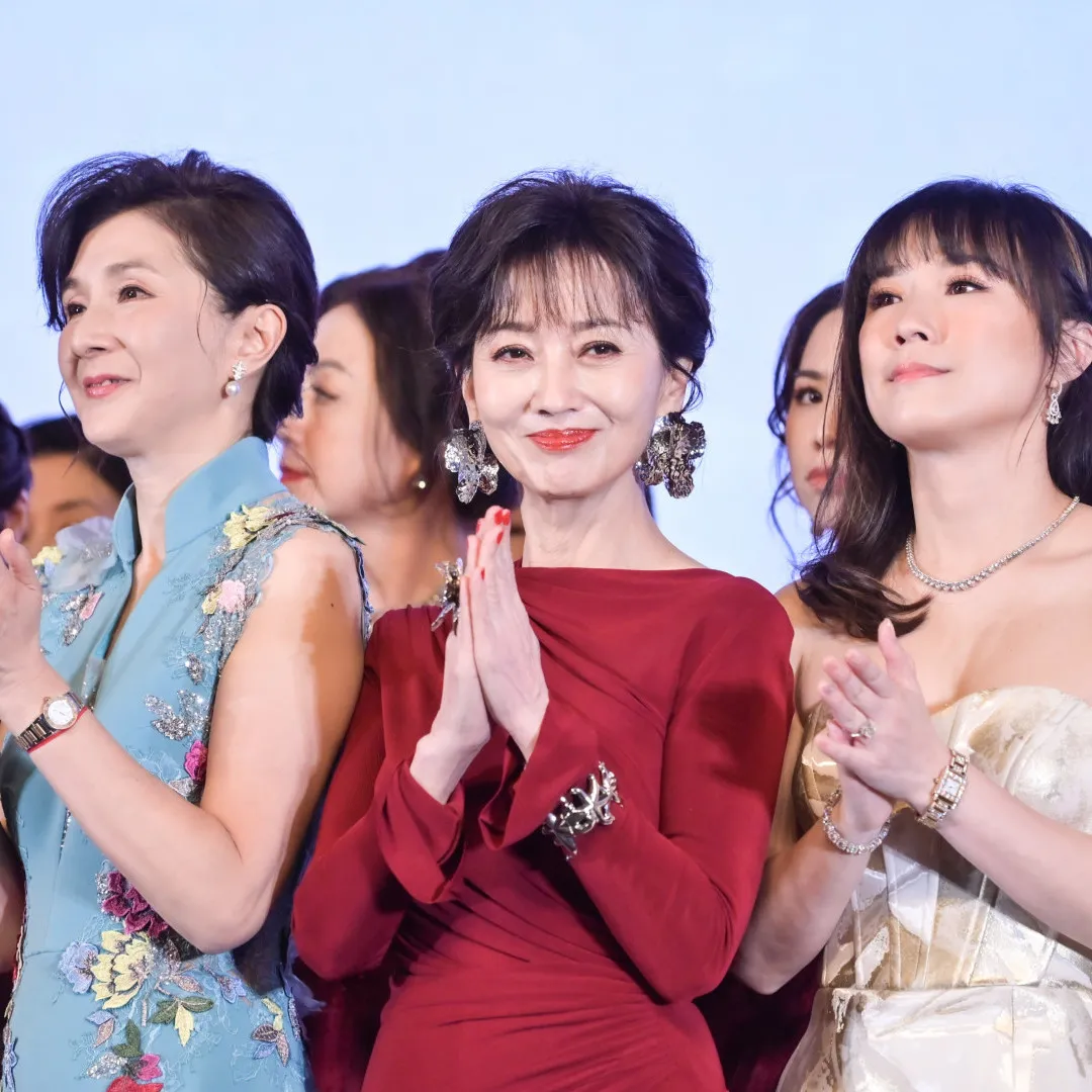 過百歷屆港姐激罕合體慧妍雅集晚宴！ 70歲「最強美魔女」凍齡美貌讓人驚艷