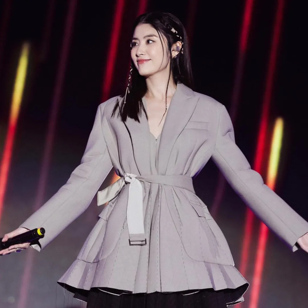 52歲陳慧琳「凍齡髮型」全紀錄合集：從胎毛瀏海到一刀剪短 獲讚「少女出道模樣」