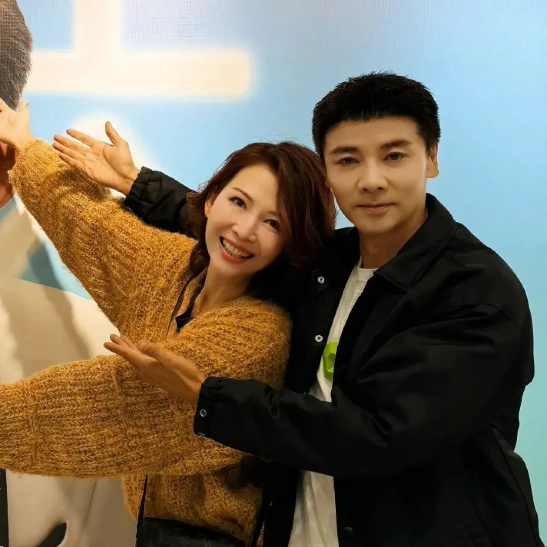 視后蔡少芬被偶遇一舉動被指似師奶？！大女暴風成長瓜子臉長腿星味濃！