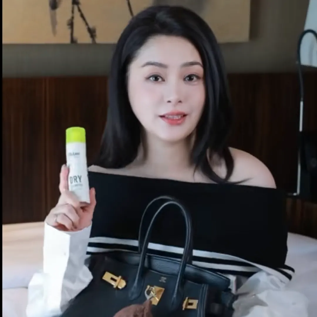 阿嬌分享愛馬仕手袋內護膚好物！ 潤唇膏、粉餅、面膜價位超親民！