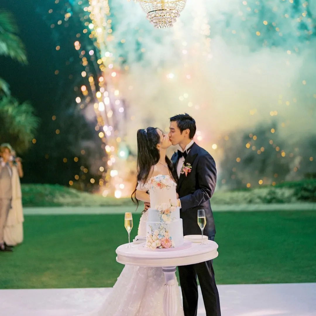 「40億最美千金」蔡頌思奢華海外婚禮曝光！浪漫大放煙花晒巨鑽排場極壯觀！