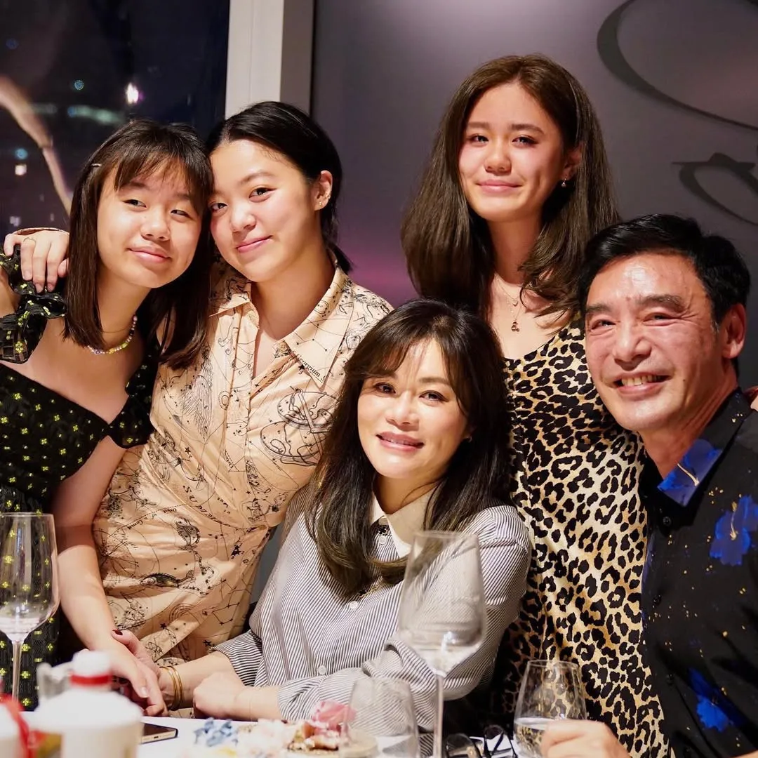 鍾鎮濤30歲大女罕晒深藏不露好身材！因一理由與繼母感情比生母好？！