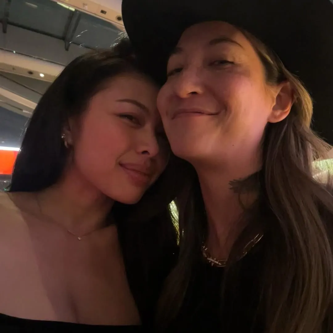 王敏德大女中門大開胸形畢露極誘惑！移美晒幸福婚姻生活曝光4千呎獨立屋內貌！