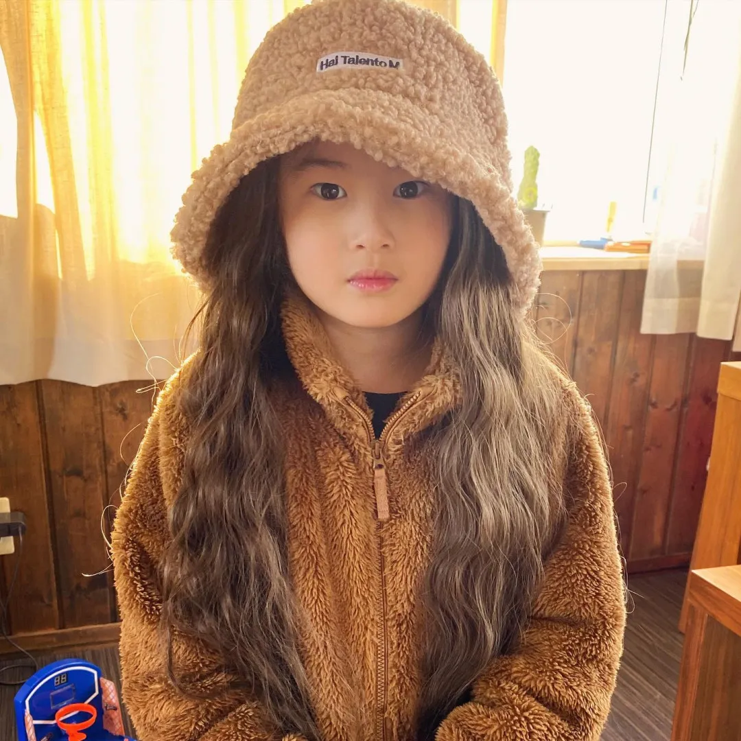 鄭希怡愛女梁浸浸10歲生日 暴風式成長身高直迫媽媽！