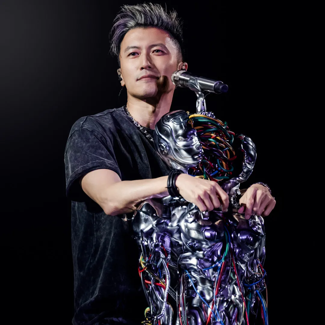 謝霆鋒演唱會2025｜凍齡男神謝霆鋒「爆肌」進化史！年過40身材Fit爆「穿衣顯瘦 脫衣有肌」！